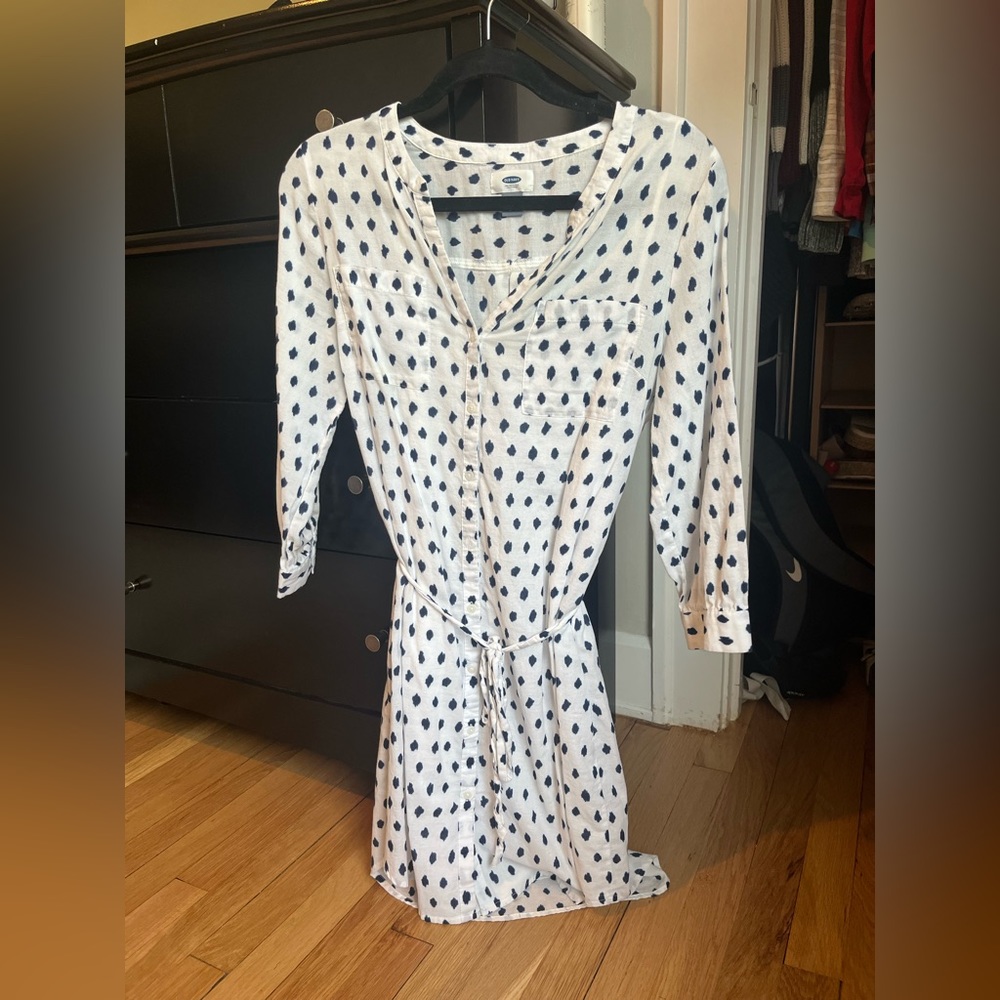 Old navy size small white with blue pattern long sleeve dress